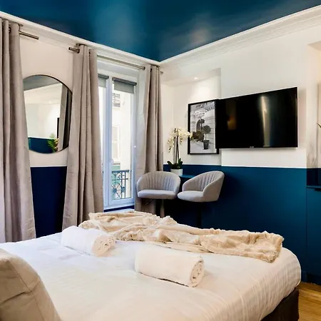 Cute In The 16th Near The Arc De Triomphe